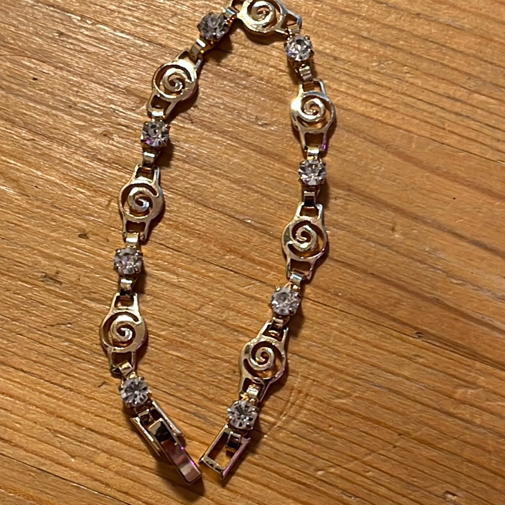 Beautiful gold tone bracelet